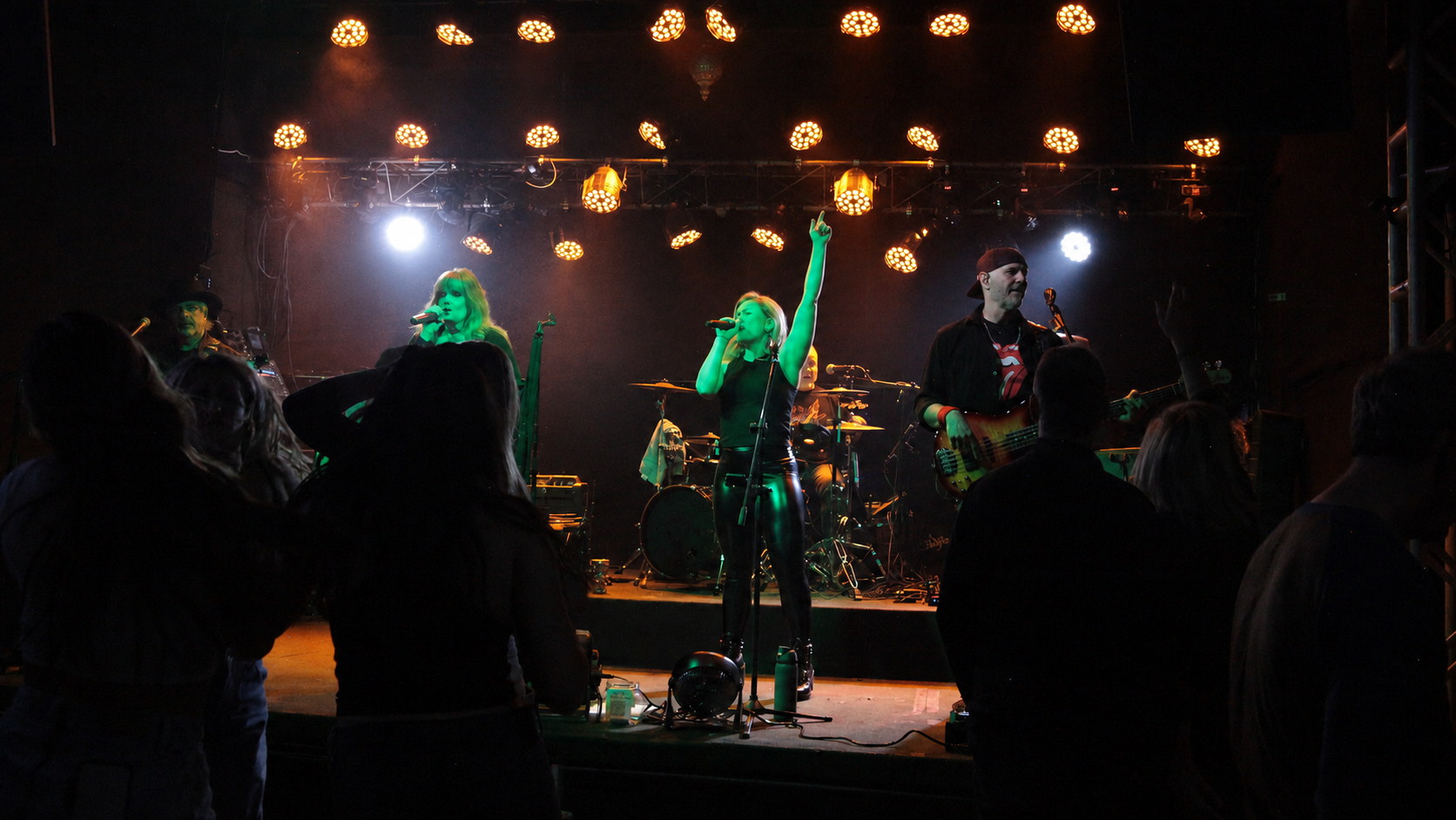 Drama Queen performing to the crowd